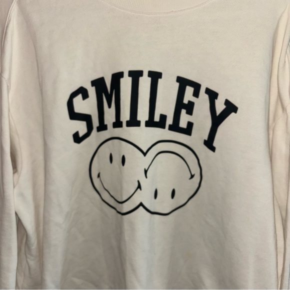 H&M Smiley Crewneck Sweatshirt Sweater Cream Off White Black Size Medium - Picture 3 of 5
